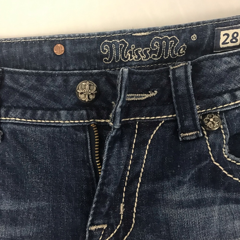 Miss Me Distressed Bling Capri Size 28 - Picture 2 of 8